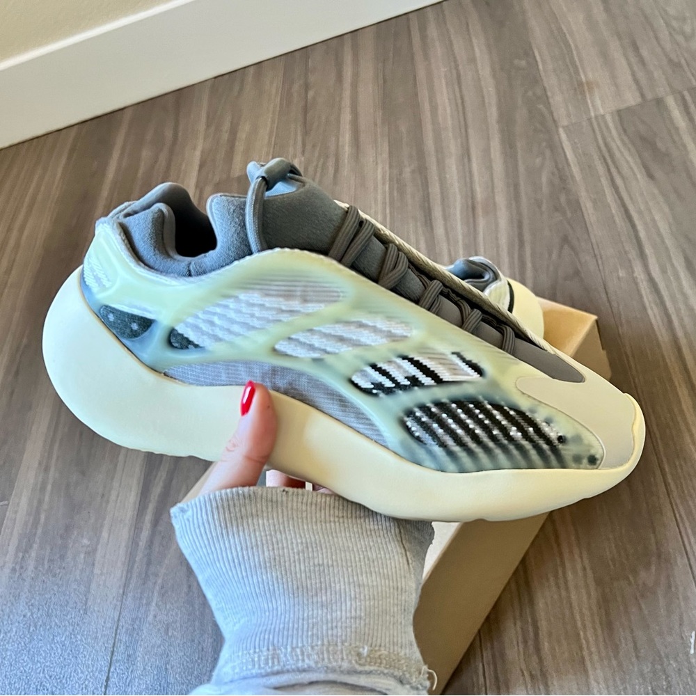 YZY 700 V3 Fade Salt Women Sneakers